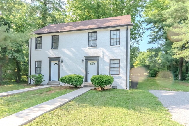 Fantastic 2 Bed, 1 Bath. Walk to MTSU! Uti... - Fantastic 2 Bed, 1 Bath. Walk to MTSU! Uti... Apartment