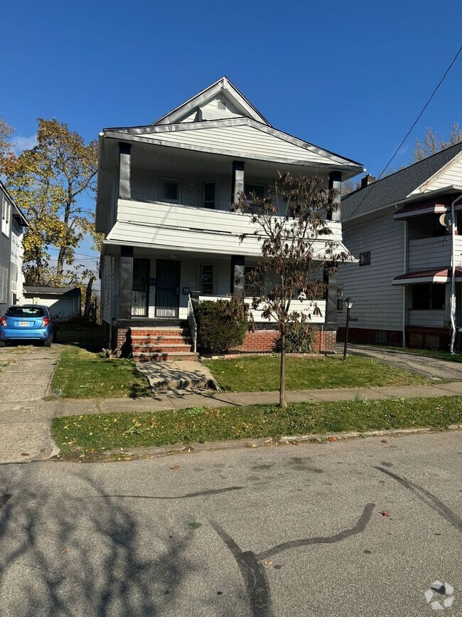 Building Photo - 12717 Parkhill Ave Unit Lower Rental