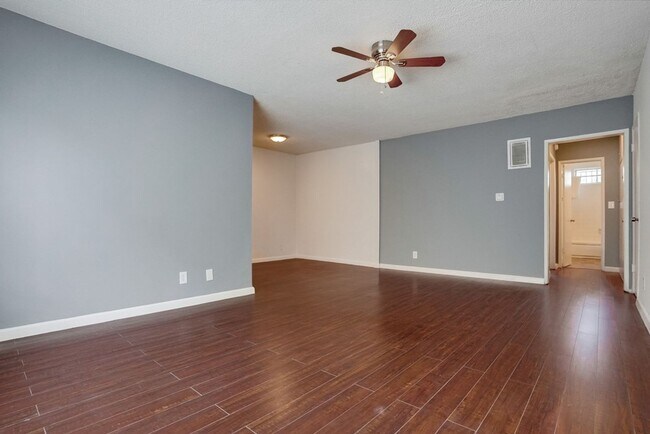 Photo - 6545 S Victoria Ave
