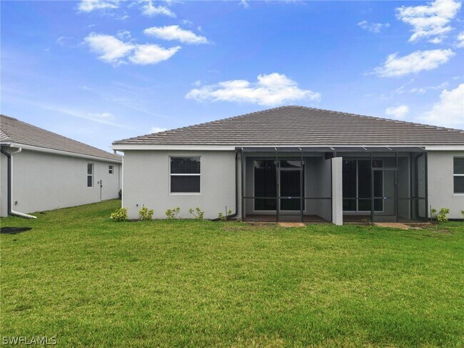 Building Photo - 2220 Dragonfruit Wy