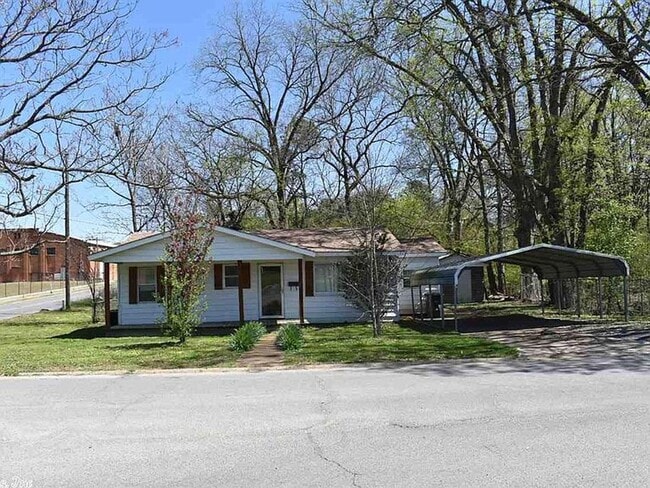Photo - 610 N Fir St