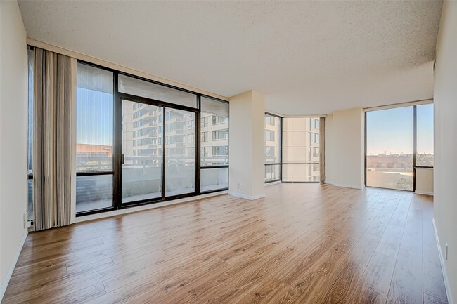 Building Photo - 14 Greenway Plz Unit 6P