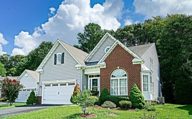 Building Photo - Location, comfort, and style—all in one place!