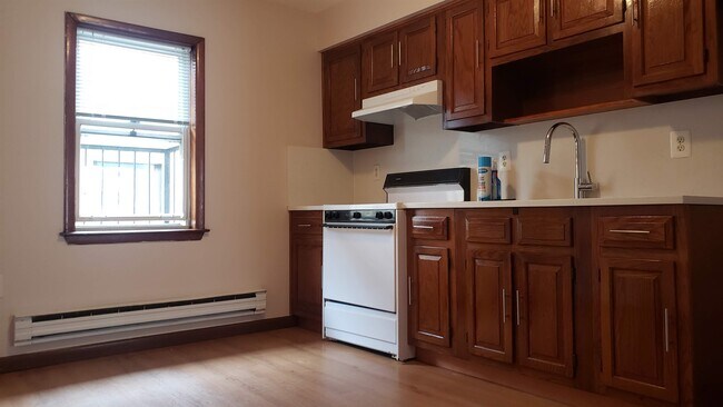 Building Photo - 52-54-54 Harrison Ave Unit 3R