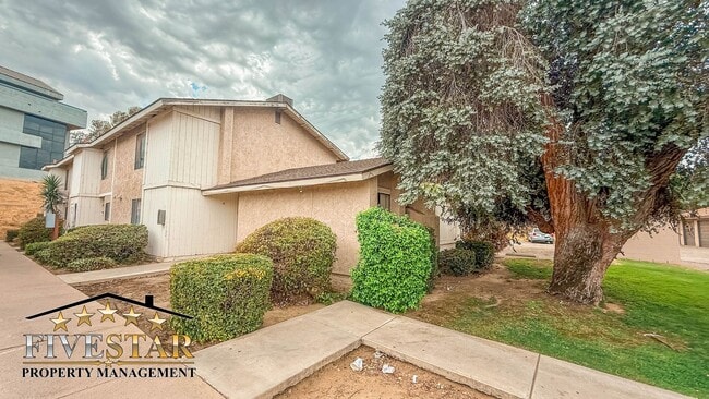 Building Photo - 201 Jardin Ct Unit B