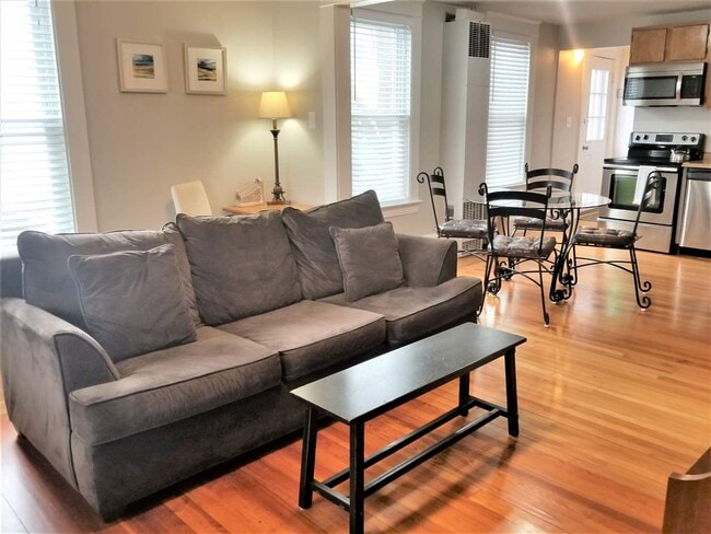 Building Photo - 65 S Elm St Unit 1 Rental