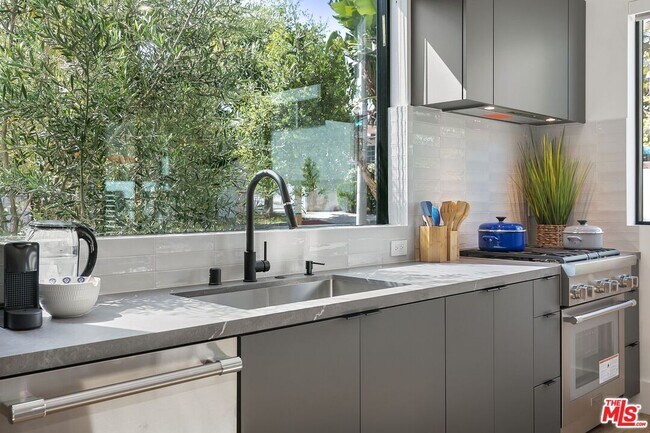 Photo - 1236 N Spaulding Ave Unidad 3