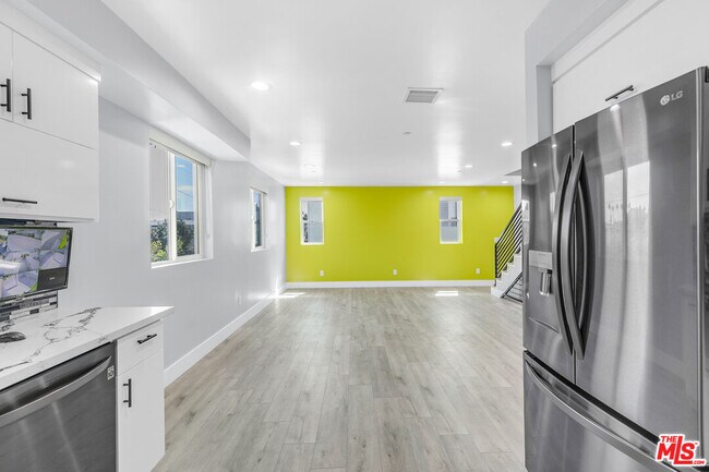 Photo - 1949 Vista Del Mar Ave