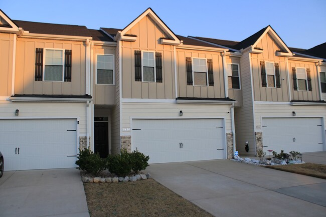 Photo - 3 Bedroom 2 .5 Bath Townhome Hephzibah!