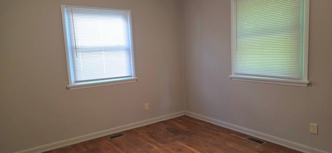Photo - Nice 2 Bedroom 1 Bath bungalow! Garage! $925