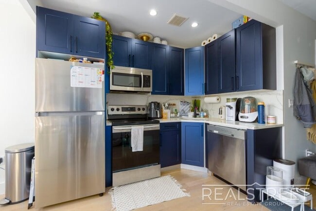Photo - Stunning Renovated 2BR in Bushwick with Private Roof Deck! Unidad 3