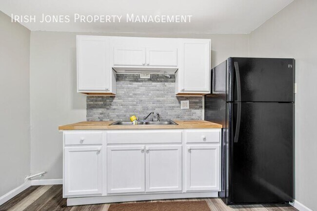 Photo - 94 Edson-Apt. 5 - rear cottage Unit Apt. 5 - rear cottage