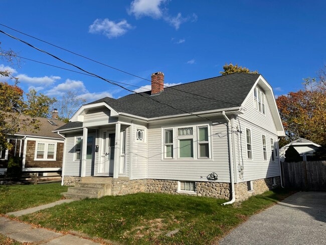 Building Photo - Newly Renovated Single Family Home For Ren...