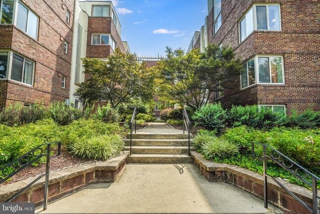 Building Photo - 5405 9th St NW Unit 106