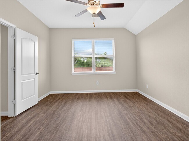 Photo - 1420 Mackinac Dr