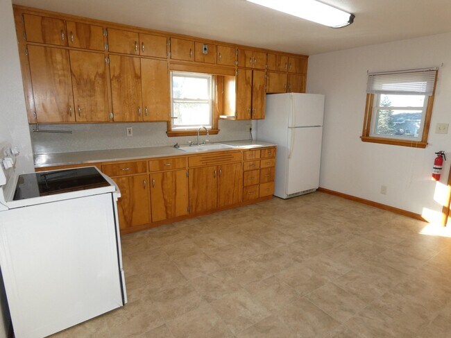 Photo - 137 N Wacouta Ave