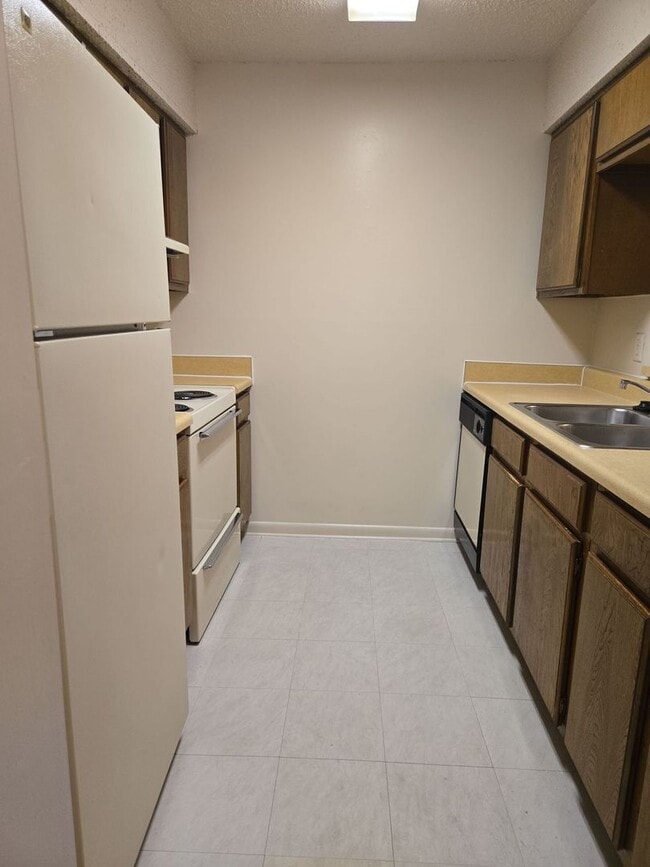 Photo - Spacious 1 Bedroom, 1.5 Bath Townhouse – Minutes from Nashville Unit 213B