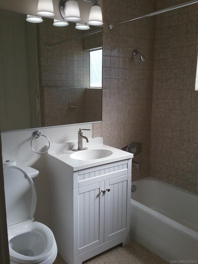 Photo - 4570 Muir Ave