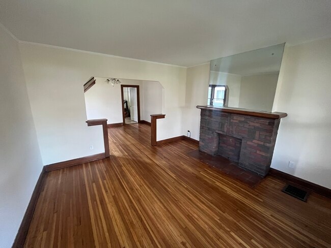 Living room. - 908 Thomas Rd Unit Duplex