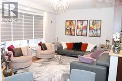 Photo - 2530 Longridge Crescent