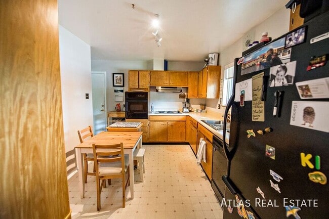 Photo - 681 S Holly St