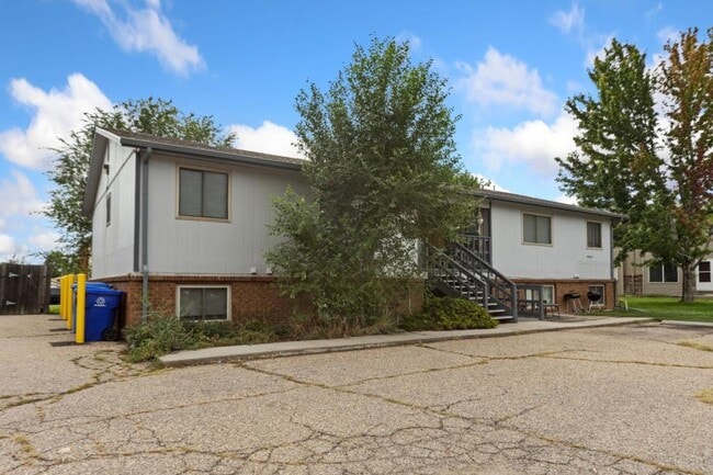 Building Photo - 1804 Lily Pl