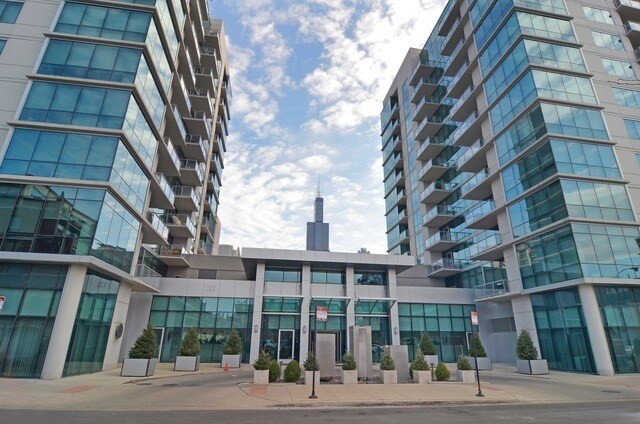 Photo - 123 S Green St Unidad 1204B Rental