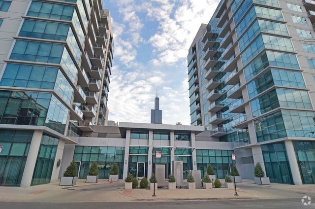 Building Photo - 123 S Green St Unit 1204B Rental