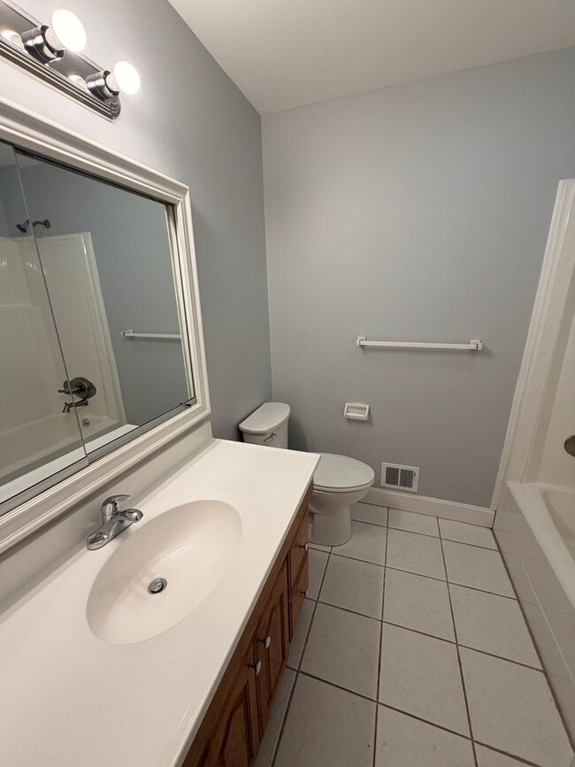 Photo - Gorgeous 3 bedroom house with finished basement!