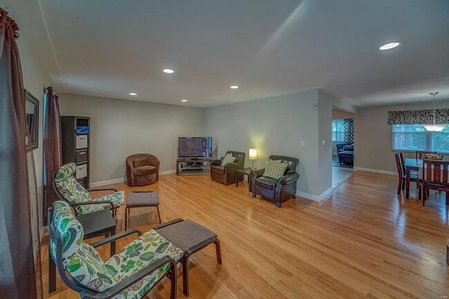 Photo - 2404 Wendy Way Dr