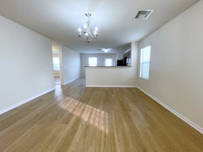 Photo - 1715 Ramsay Way