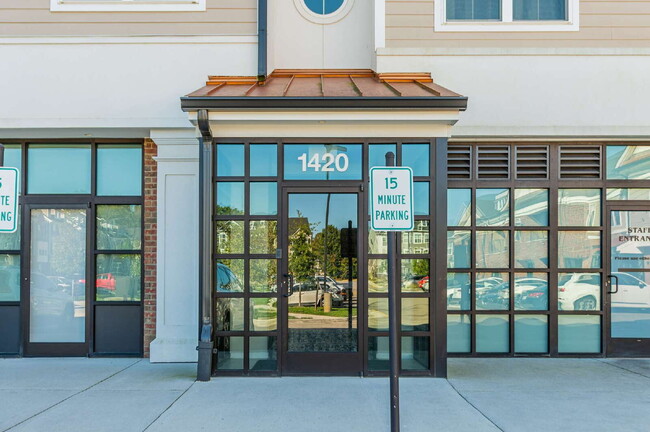 Building Photo - 1420 Ewing Pk Lp Unit Apt 204