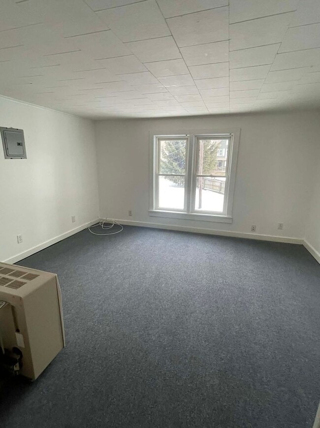 Building Photo - 1104 Anderson Ave Unit Upper