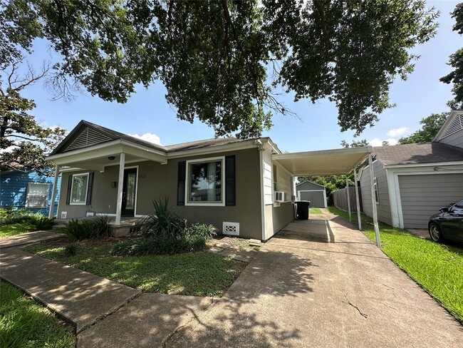 Building Photo - 3809 Wentworth St Rental