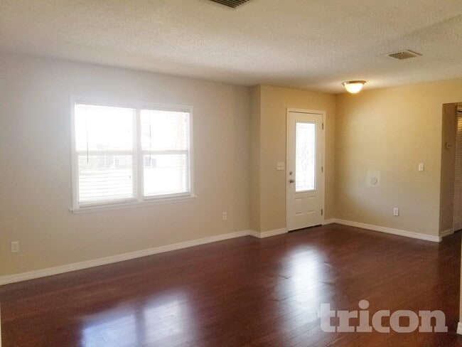 212 65th Ave W