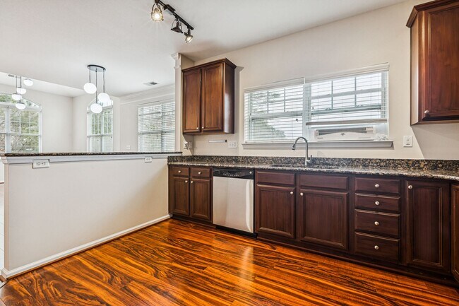 Photo - Riverside  Condo-RARE-Ready Now