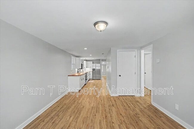 Photo - 1320 E 58th St