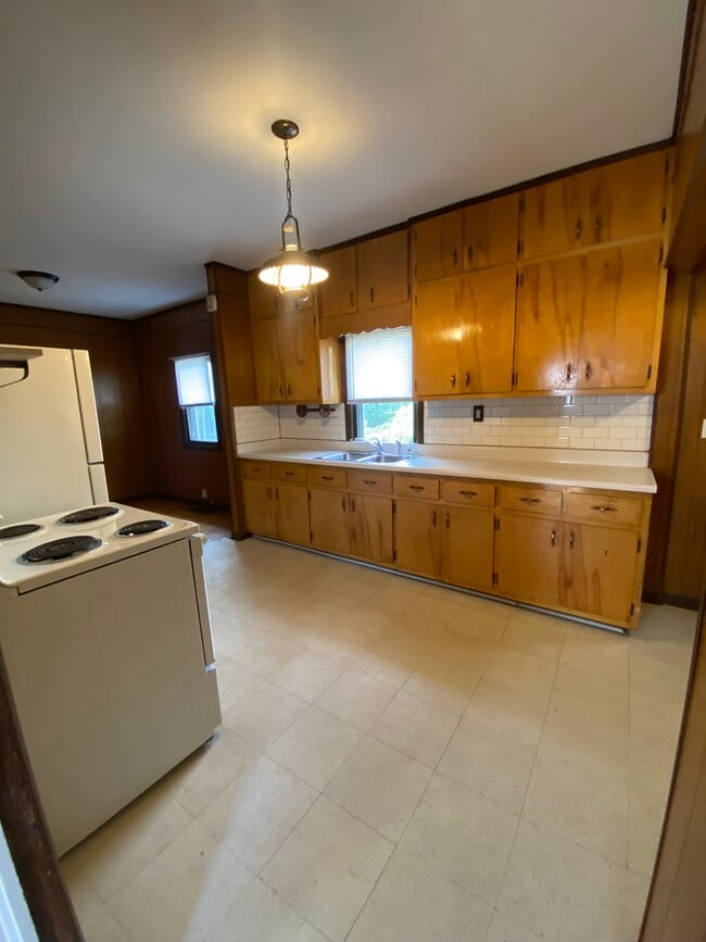 Photo - 1502 Debow St