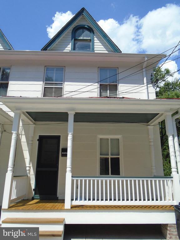 Building Photo - 8484 Main St Rental