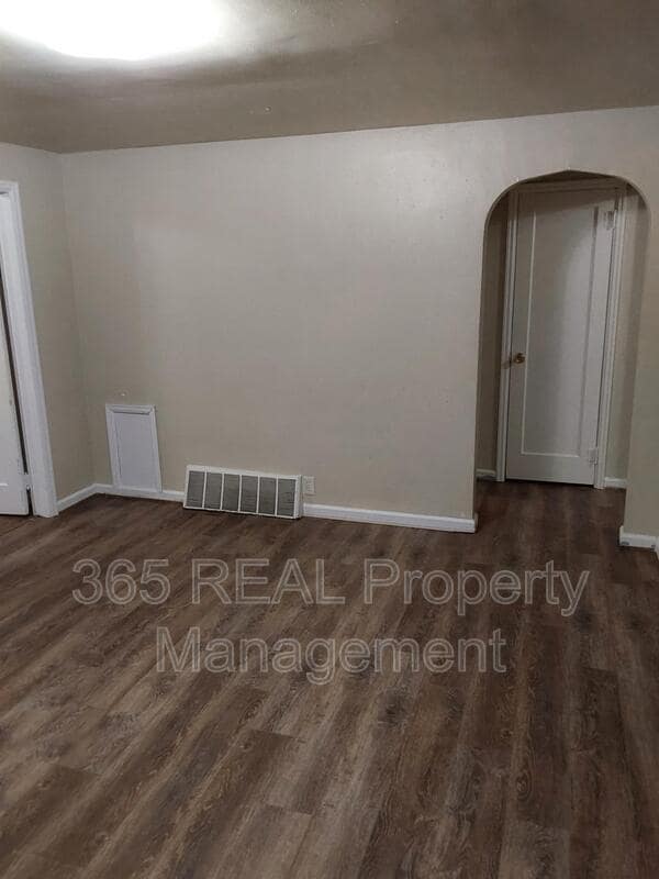 Photo - 1431 11 Street, Condo Unit 1/2 Unit 1/2