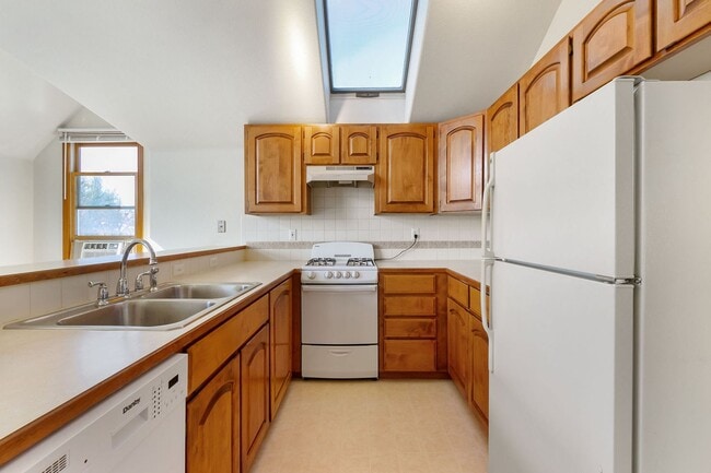 Photo - 1 Bed, 1 Bath Studio *All Utilities Included*