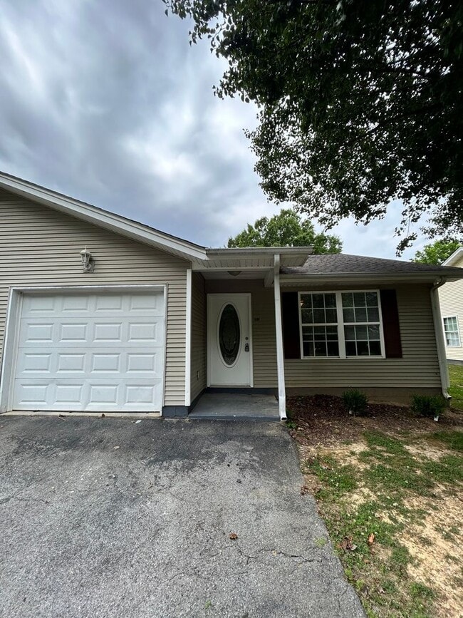 Photo - Charming 2 Bed, 1 Bath, 1 Car Garage, Covered Patio in Private Neighborhood!