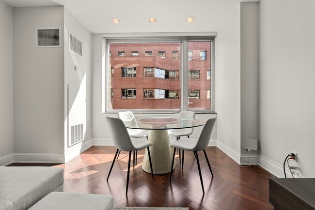 Building Photo - 1 Charles St S Unit 805 Rental