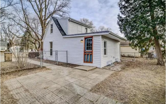 Photo - 1921 Heath Ave