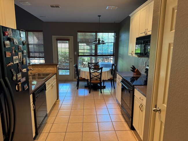 Photo - 1809 Branch Trl