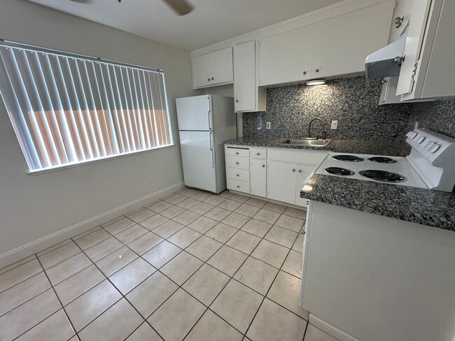 Photo - 1089 Oakmont Dr Unit 3
