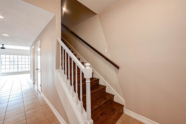 Photo - 2232 S Piney Point Rd Unit 103