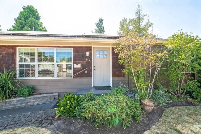 Building Photo - 345 NE 9th Pl Rental