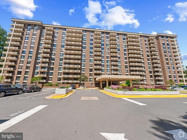 Building Photo - 1808 Old Meadow Rd Unit 703 Rental