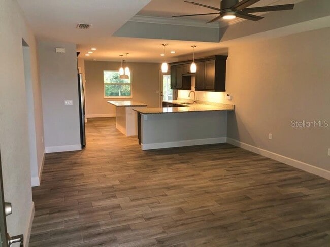 Photo - 399 Carmalita St